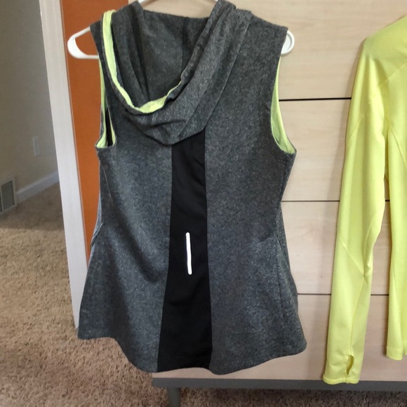 Running long sleeve and vest - Picture 5 of 6